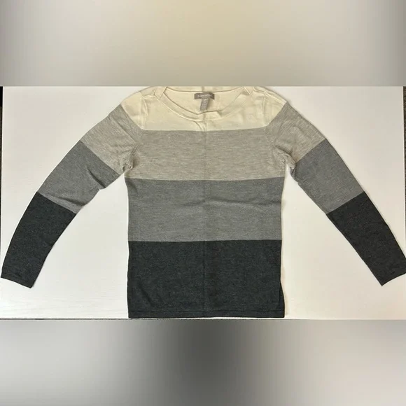 Two Banana Republic Sweaters - Picture 7 of 7